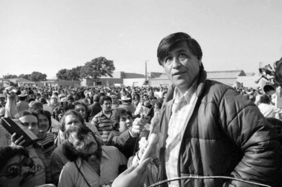 “Grant me courage to serve others; For in service there is true life.”

It’s César Chávez Day.

The labor rights icon, born #OTD in 1927:

🍇 Improved conditions for farmworkers

🕊 Was influenced by Gandhi

🏅 Earned a posthumous Medal of Freedom
