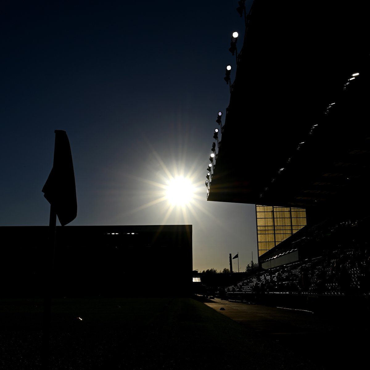 BurnleyOfficial's tweet photo. The referee is likely to pause play around 15 minutes into tonight's game to allow players observing Ramadan further chance to take in food and liquids 💧 

Please support players, staff and supporters who may be fasting 🌙 https://t.co/jGZgQMOB3Z