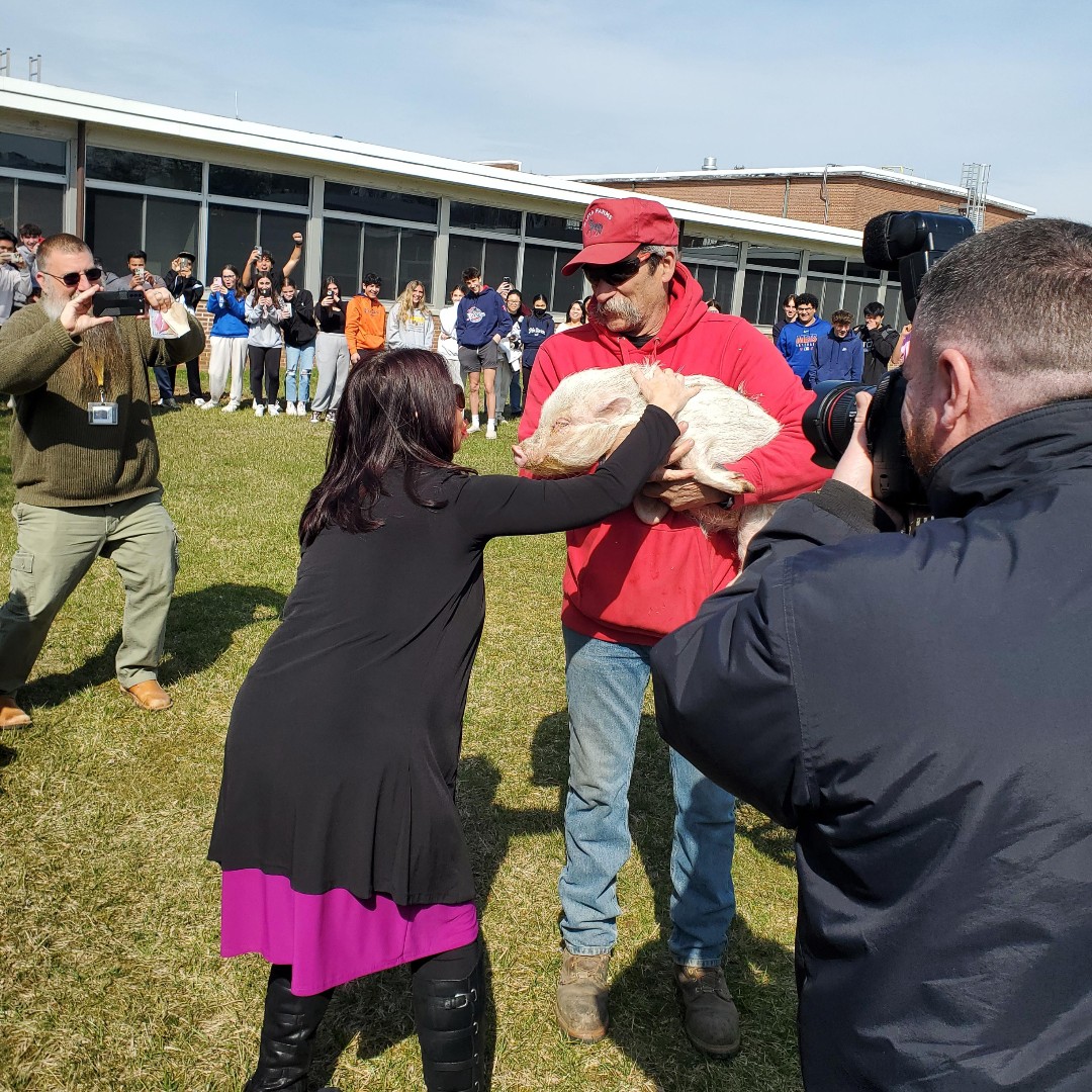 Huge thanks to the Class of '23 GLC for sponsoring the first ever Kiss a Pig contest!! Congratulations to Mrs. Toubin!!
