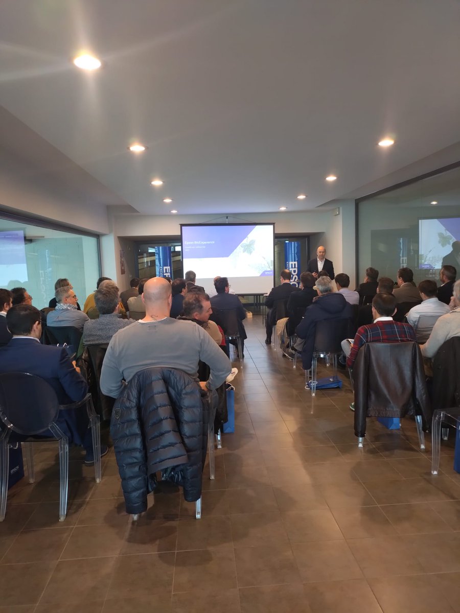 EpsonItalia's tweet image. Oggi ai rivenditori delle nostre ColorWorks, stampanti per etichette a colori on demand, abbiamo offerto una Epson BIO Experience. Grazie alla collaborazione con #ColdirettiBio, abbiamo affrontato le nuove leggi in materia di etichettatura biologica. #EpsonLabels #etichettebio