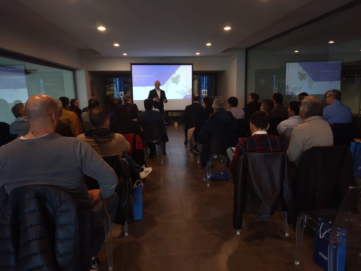 EpsonItalia's tweet image. Oggi ai rivenditori delle nostre ColorWorks, stampanti per etichette a colori on demand, abbiamo offerto una Epson BIO Experience. Grazie alla collaborazione con #ColdirettiBio, abbiamo affrontato le nuove leggi in materia di etichettatura biologica. #EpsonLabels #etichettebio