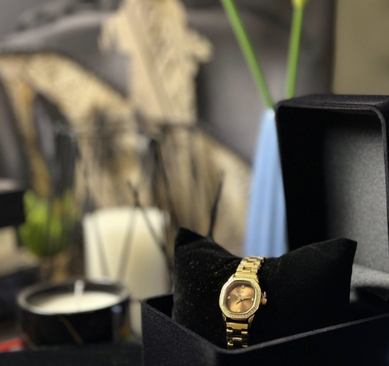 ساعة نسائية بسوار ذهبي من vlamour✨
و الشحن مجانيّ🤩🤩!
متوّفرة في متجرنا
smai.store/WllQwea

#متجر_سماي 
#رمضان_يجعمنا 
#يوم_الجمعه