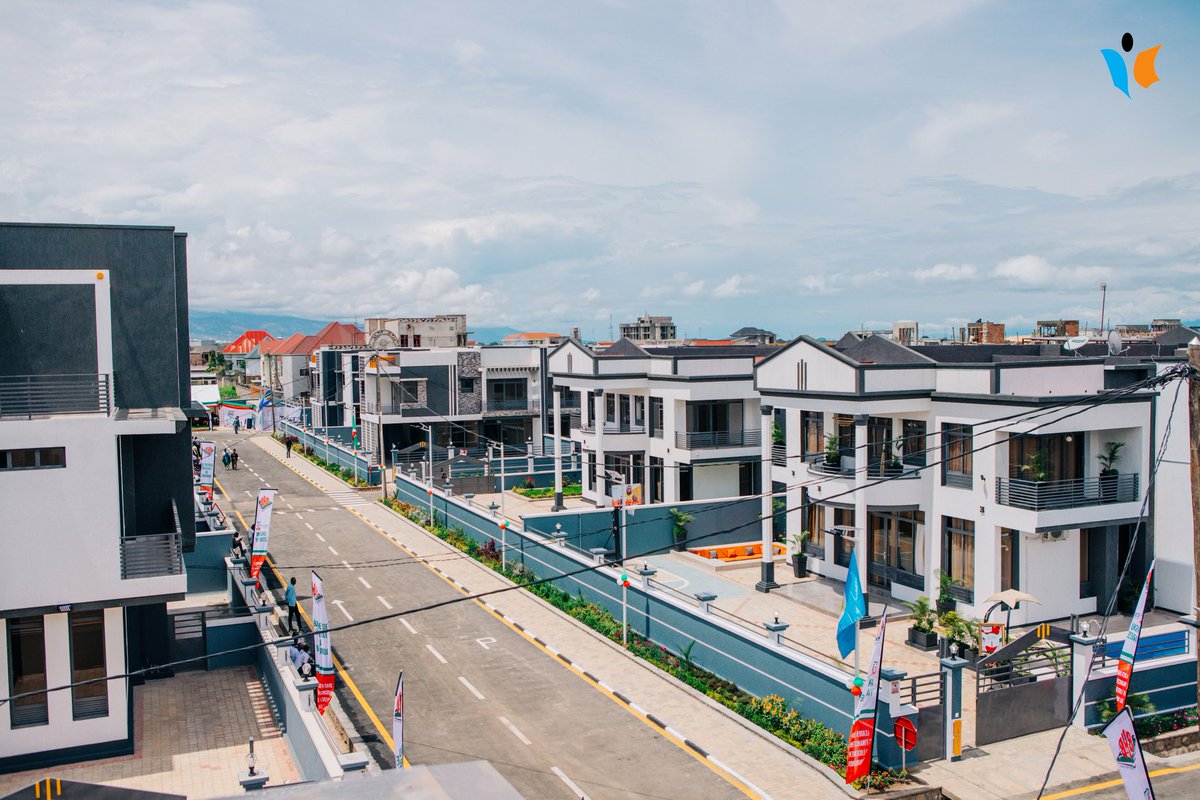 MagazineJimbere's tweet photo. 🥳🏘️ Inauguration officielle ce 31/03/2023 par le Président @GeneralNeva du "Come and See #Burundi Village" à #Kiyange, quartier #Miroir en @MairieBuja, composé de 28 appartements modernes construits dans le cadre d'un projet immobilier inédit porté par @csbu_online et @bhb_burundi