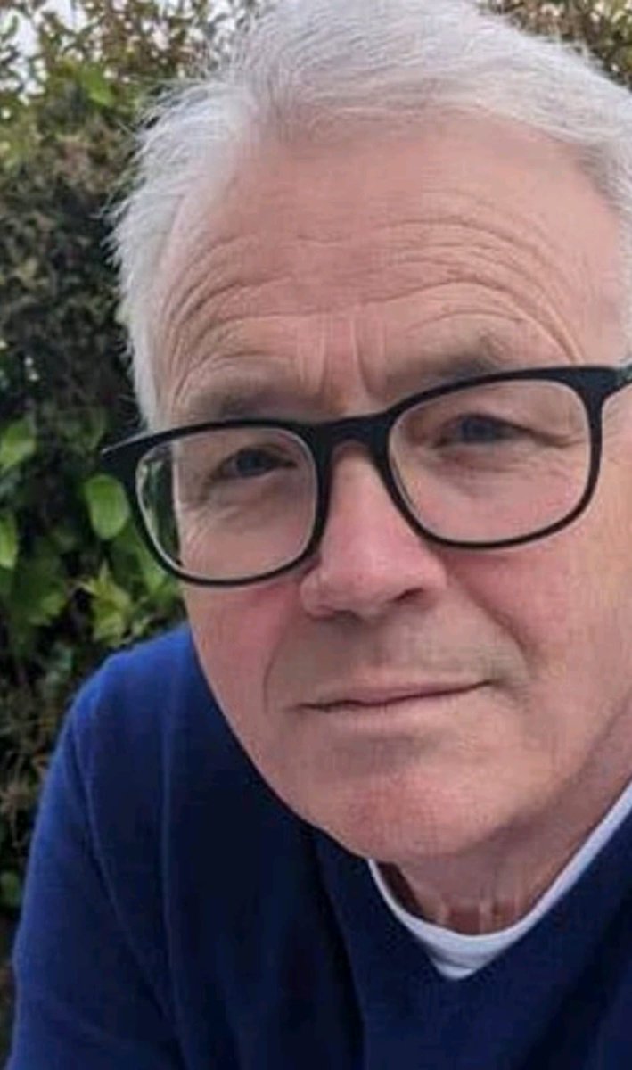 Introducing, although many will know him, our newest presenter Martin Bailie.  

Commencing Monday 3rd April Martin will host the 'Slice Drive' (Sponsored by We'reSure Insurance) show each weekday from 4-7pm.