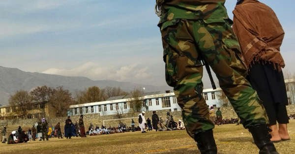 samota_sumer's tweet photo. Charikar, Afghanistan: The Taliban flogged 27 Afghans, including women, in front of a large crowd on Thursday, a day after publicly executing a convicted murderer for the first time since they returned to power last year. https://t.co/YCCimWbxwO