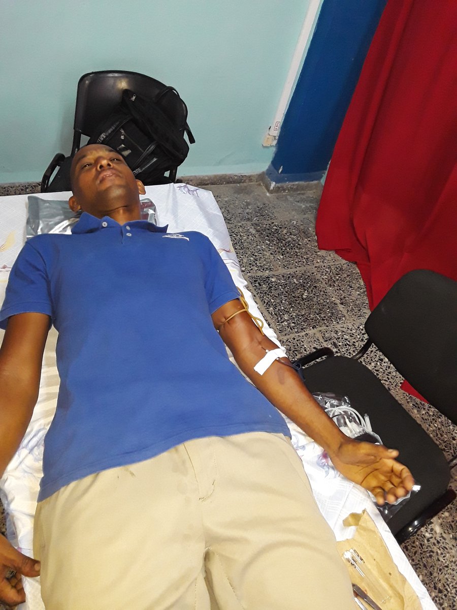La #AduanaMatanzas saluda el advenimiento del 4 de abril, día de la OPJM y la UJC salvando vidas con una voluntariosa donación de sangre en la que participaron trabajadores y estudiantes del nuevo curso de formación #JuventudAduanera  #AduanadeCuba