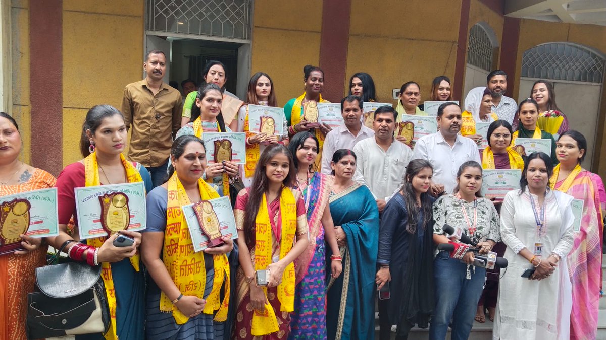 *अलीगढ में पहली बार मनाया गया किन्नर दिवस, किन्नरों के लिए अनाथालय और अस्पताल खोलने एवं राष्ट्रीय बहन घोषित करने की मांग*

*पत्रकार समाज कल्याण समिति ने किया किन्नर समाज को सम्मानित,