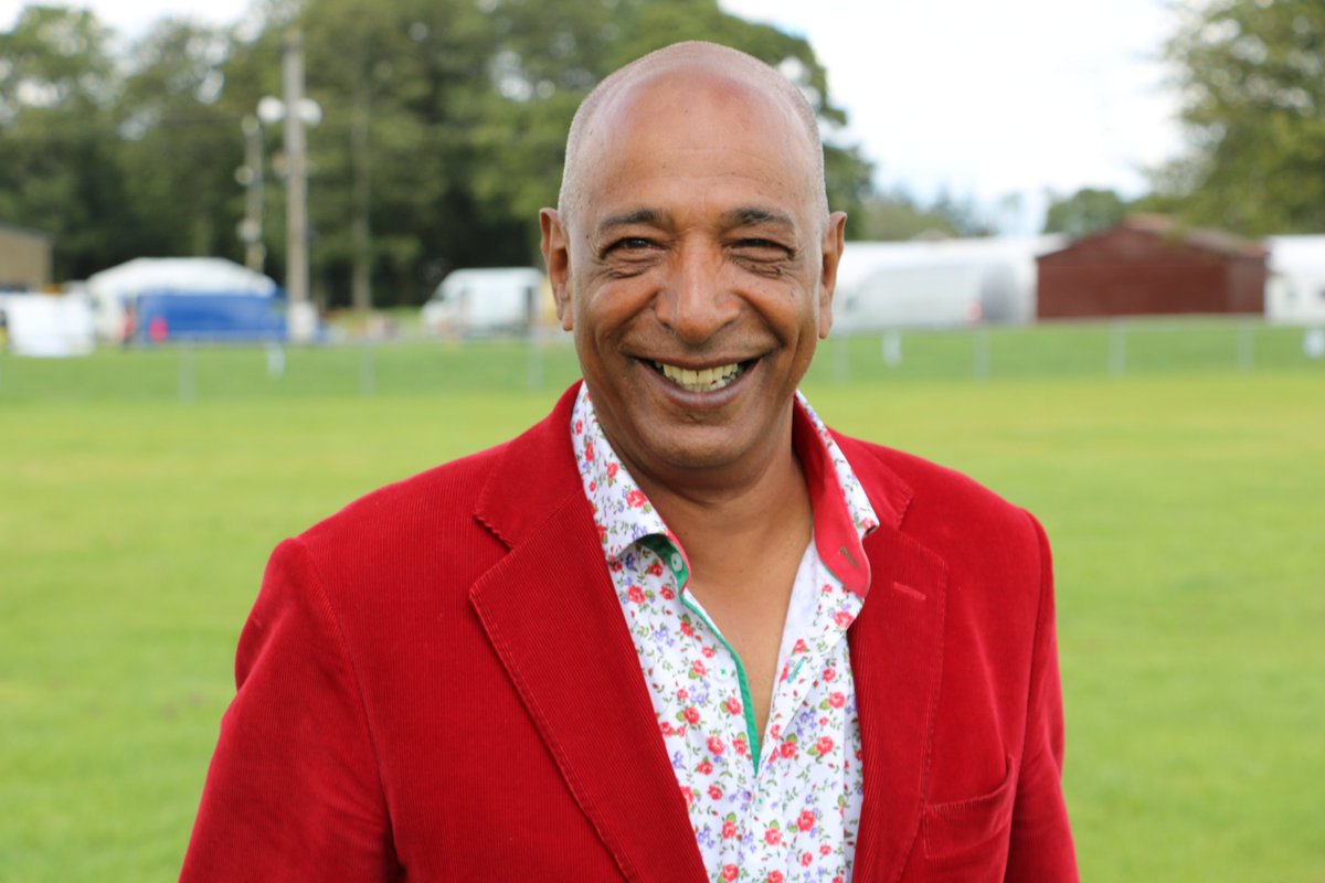 BBCBargainHunt's tweet photo. It's not too late to wish @Raj_Bisram many happy returns and a weekend of birthday celebrations ππ₯³ https://t.co/tcjBb2dfdm