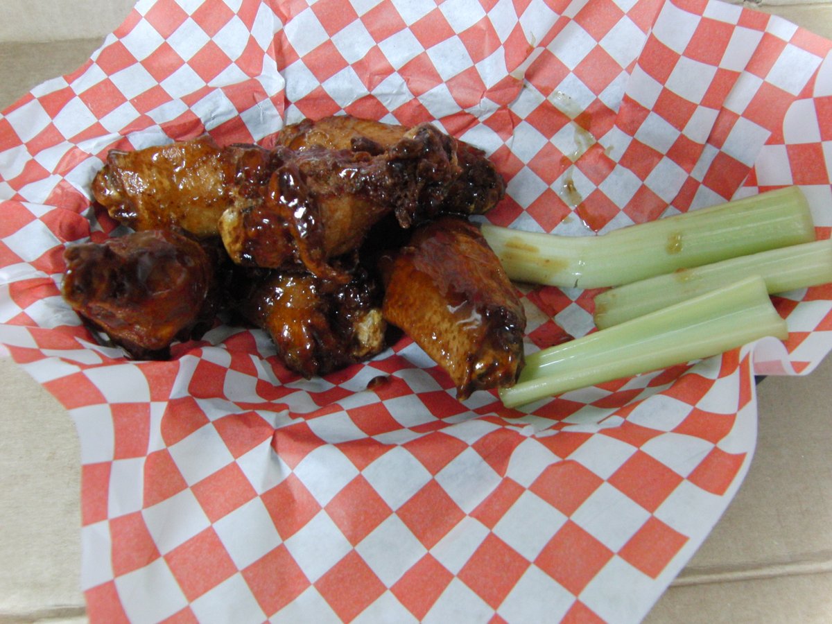 Wings are a great choice any day of the week! Choose from BBQ,  Mango Habanero, Korean, Buffalo, Garlic Parmesan, Bourbon BBQ or Marcos' famous dry rub😋 Which is your favorite?? #getlost #lostboys garage #spokaneeats #spokane #wings