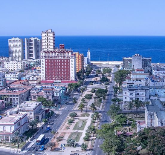 HavanaturCuba's tweet photo. #JoinToLiveIt 🤩 Here it is. Very close to #OldHavana and with an enviable view of the Havana boardwalk. 🌊 @rocpresidente 
Ready to #bookonline 👉 https://t.co/XjP9Yn25XB
📸 Image taken from hotel site 
#CubaAwaitsYou #CubaUnica https://t.co/ZtrTmKrOOu