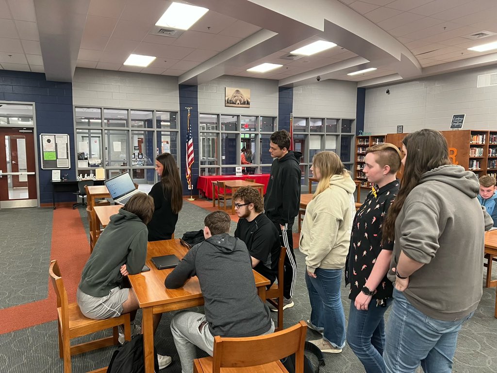 GlimpseofGHS's tweet photo. Former GHS student, Madi Phillips, came and spoke to Mrs. Harris’ 2nd period students about Walters State and how dual enrollment helped prepare her for college. https://t.co/Daz25wD0BW