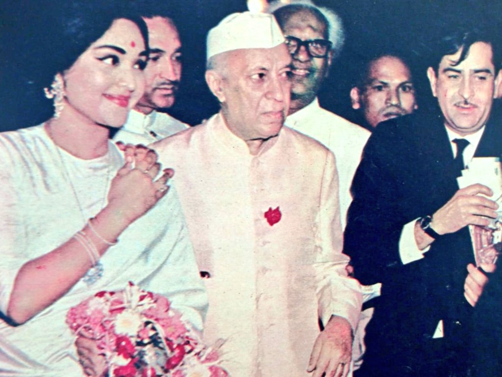 PM Jawaharlal Nehru With Vyjayanthimala and Raj Kapoor