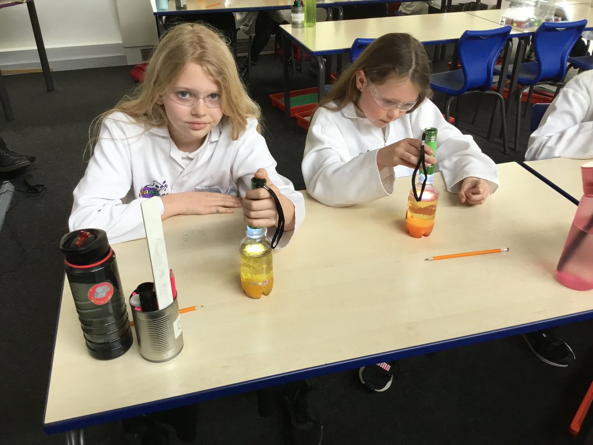 A dyna'r sesiwn olaf fel rhan o'r bartneriaeth â Chyfundrefn Addysg Drochi Gwynedd wedi'i gwblhau ddoe.

Diwrnod llawn hwyl, arbrofi a dysgu yn Ysgol <a href="/CraigyDeryn/">Ysgol Craig y Deryn</a> gyda'r Gweithdy Gwyddoniaeth. 

Disgyblion gweithgar tu hwnt yn ymarfer sgiliau Gwyddonol a Chymraeg.