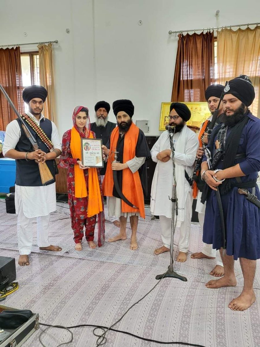 KGandhri's tweet photo. ਆਹ ਨਵਾਂ ਹੀ ਸੱਪ ਕੱਢ ਮਾਰਿਆ ਇਹਨਾਂ ਨੇ ਧੀ ਪੰਜਾਬ ਦੀ ਦਾ ਅਵਾਰਡ ਪਤਾ ਵੀ ਲੱਗੇ ਕਿਸ ਵਜਾਹ ਕਰਕੇ ਦਿੱਤਾ ਇਹਦੀ ਕਿ ਦੇਣ ਆ ਪੰਜਾਬ ਲਈ🤔🤔🤔 https://t.co/lGjbdKPRDc