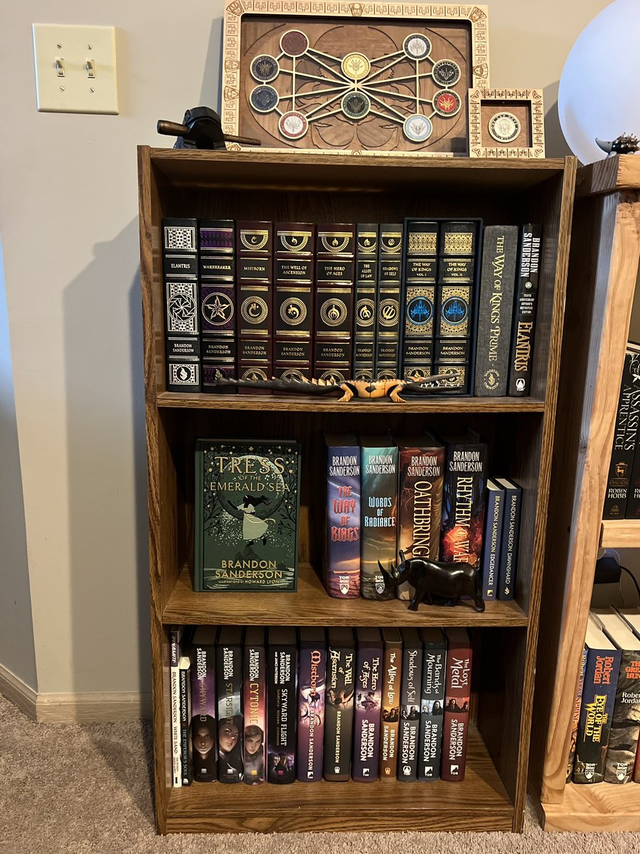 FitzTheListener's tweet image. My Tress box finally came 😍 legitimately in love and I’m so excited for SP2 tomorrow! @BrandSanderson thank you for providing me with stuff to put in my shelf and pinboard I love it so much❤️