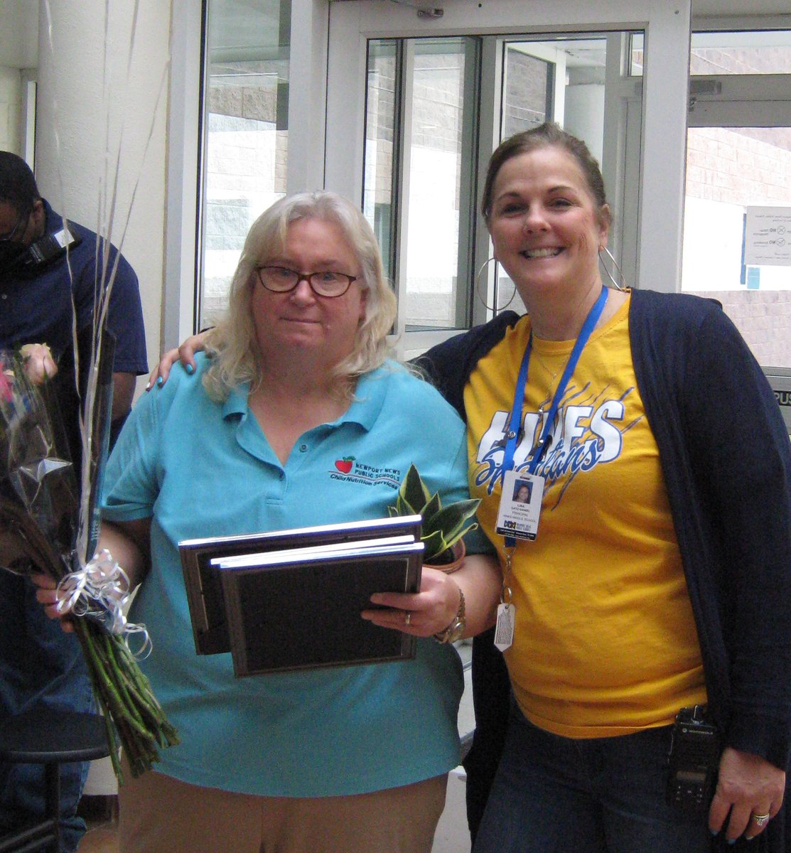 Lee561McLawhorn's tweet photo. @HinesSpartans Voted as Hines Support Staff of the Year is Sharon Miller, Cafeteria Manager and Teacher of the Year Kendrett Smith, 8th Gr English Teacher! Congrats!!!  #HinesIsWhereTheHeartIs #NNPSProud https://t.co/GfhKPAm7rp