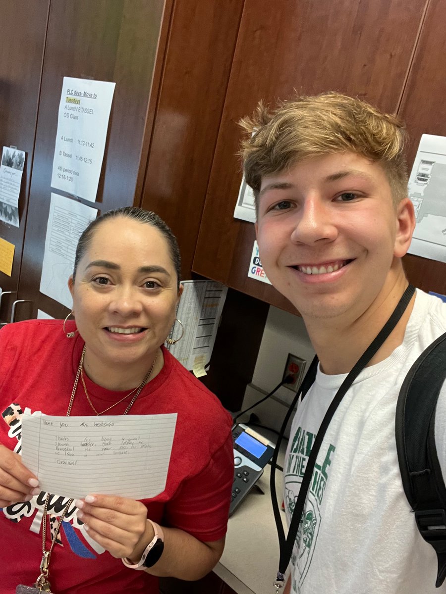 SilverStag12's tweet photo. Thank you Mrs. Weibanga for being an amazing Spanish teacher and helping through this year.
#JAGCOMP23 @HeritageFtball #MotionMen https://t.co/vQzuBOlmlU
