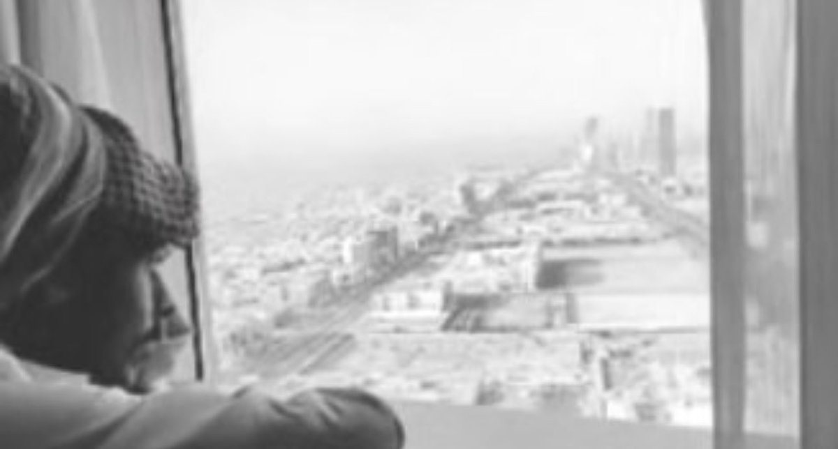 FN3215's tweet photo. على اطلال الغلا والذكريات وضحكة الايام 
وعلى أعتاب المكان اللي منول كان يجمعنا

على لحظاتنا اللي كل ما قلنا الفرح قدام 
تقول الارض هذي بالفرح ما عاد تاسعنا https://t.co/EBtu8PwiwV