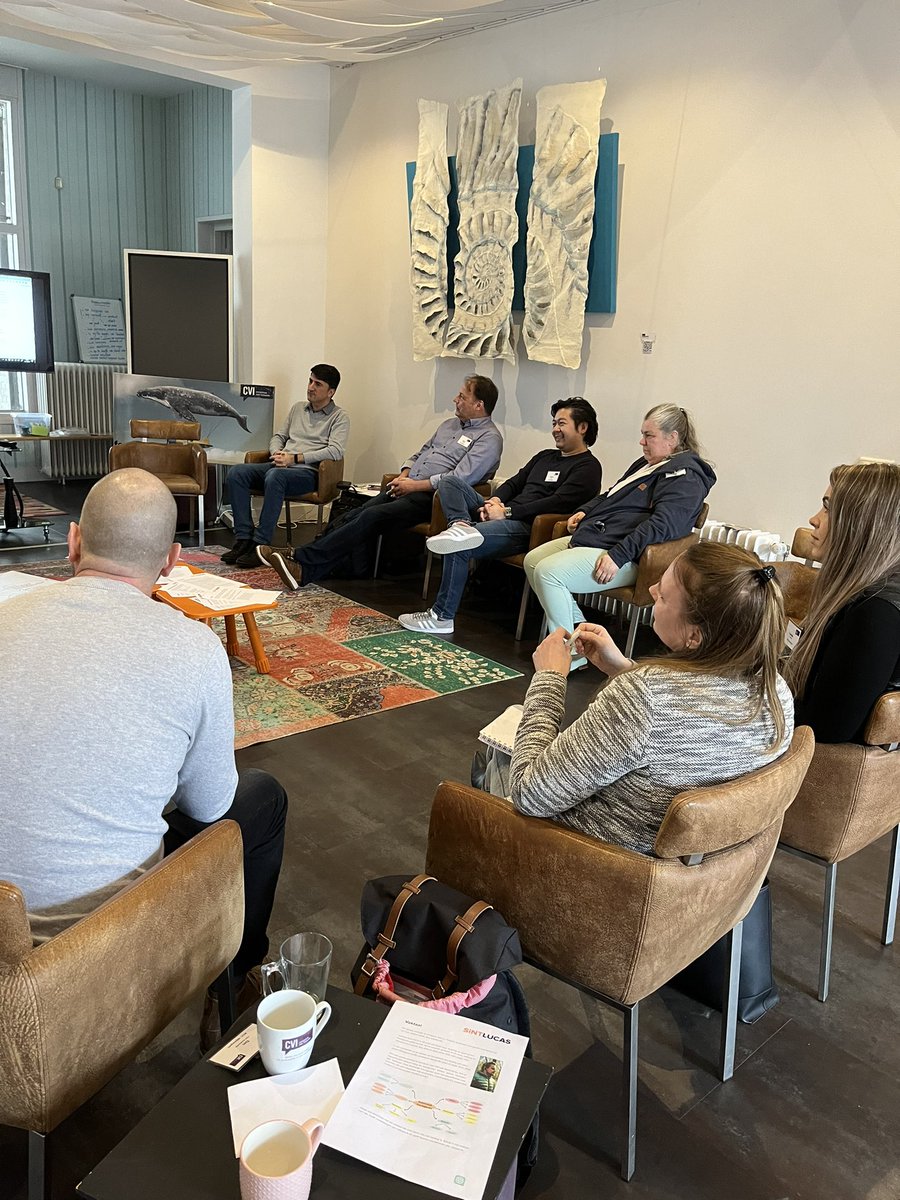 Themamiddag generatieve AI:
Kansen, bedreigingen, voorbeelden, uitproberen…
Dank Erno en <a href="/erdincsacan/">Erdinç Saçan</a>!
“Hoe zorgen we er voor dat studenten niet willen frauderen?”
Betekenisvolle dialoog met studenten, proces bekijken niet product.
Prompt engineering, een beroep.  #Innovatiehuis