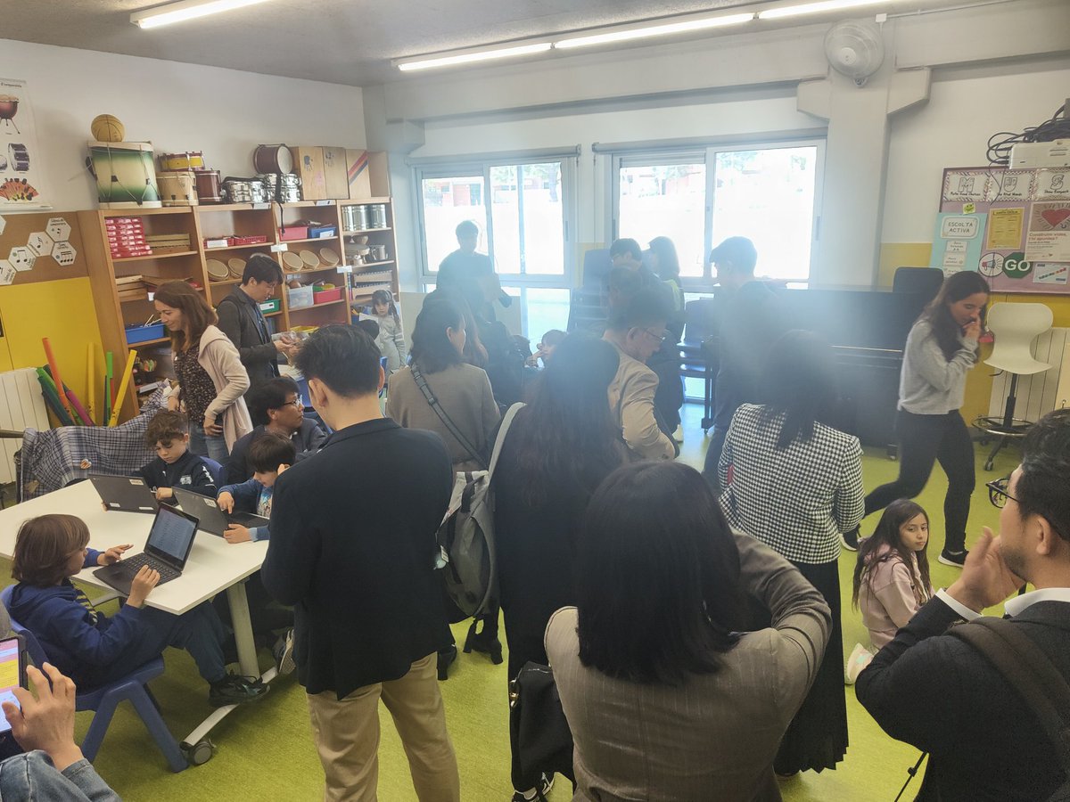 Ahir ens van visitar: Representants d'Educació del govern de #CoreaDelSud i de diferents regions i estaments del país🇰🇷
Responsables educatius de @googlekorea 
Van interessar-se per com integrem @GoogleWorkspace i #Chromebook al nostre projecte
#JeminChun
#AndrewPark
@GonzaloETC