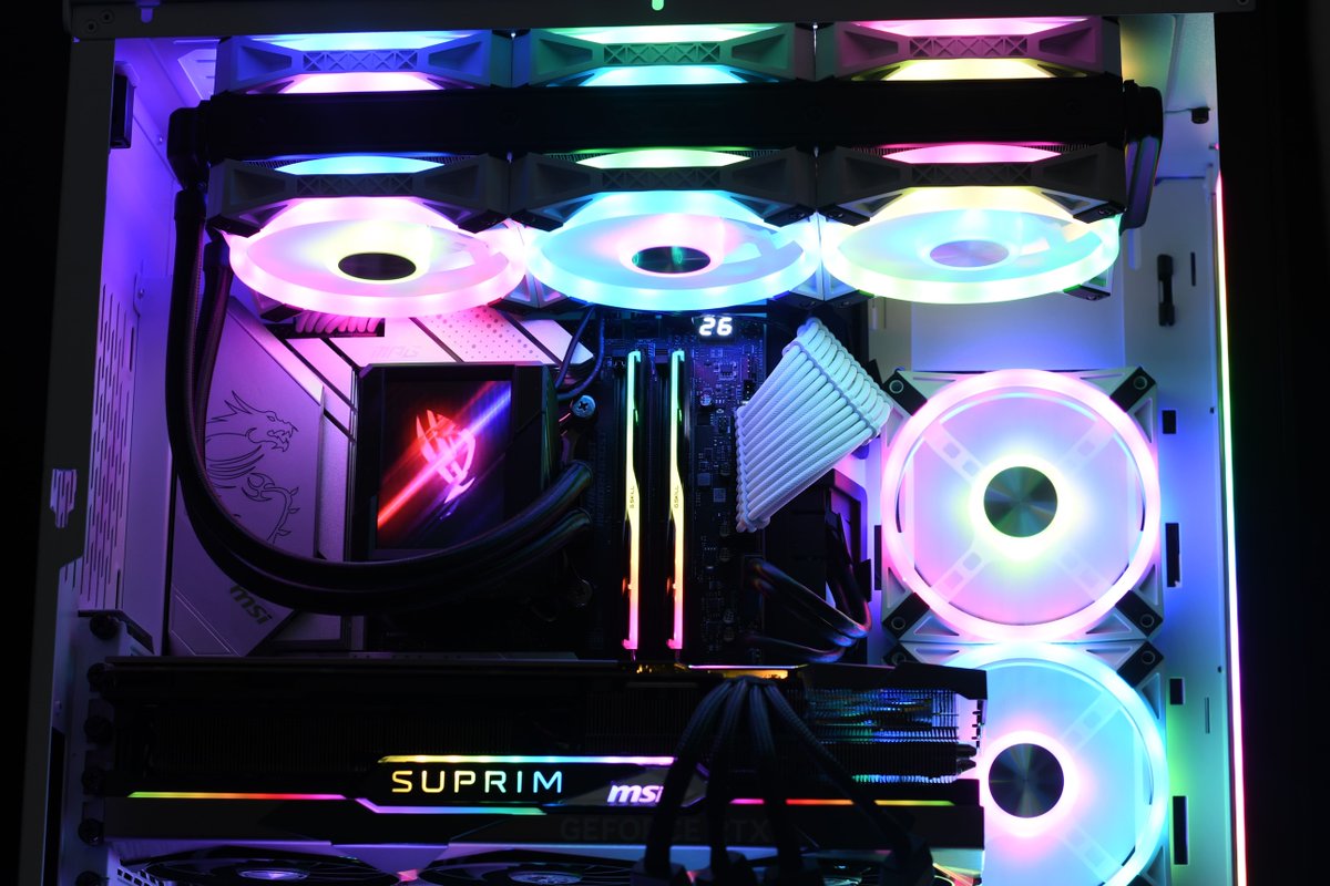 StartEsport's tweet image. Jetez un œil à notre toute nouvelle création, une véritable bête ! 😍 Elle sort de l&apos;usine avec une #configpc qui en fera pâlir plus d&apos;un ! 

🚀 La config : processeur Intel Core i9-12900k, carte graphique MSI RTX 4090 SUPRIM LIQUID X et la carte mère MSI MPG Z690 Force WIFI !