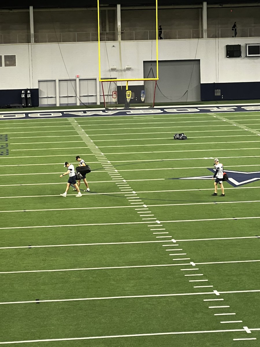 Awesome to see two KN legends get a private workout together with <a href="/dallascowboys/">Dallas Cowboys</a> <a href="/JaredSackett42/">Jared Sackett</a> <a href="/awilkerson_14/">Austin Wilkerson</a> <a href="/UpperSpc/">Upper Limits SPC</a> @upsidedownman