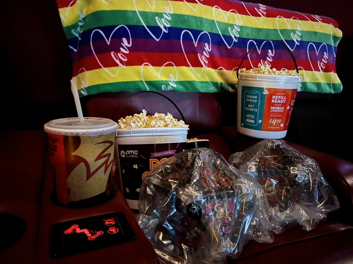 Got my #AMCTheatres Collectible #DnDHonorAmongThieves #DnDMovie #PerfectlyPopcornBucket last night 

Here’s an #AMC money saving tip; 
If you have last year’s 🍿🪣 Take it with you for them to put your FREE  🍿refill in it 🛎️🛎️ that SAVES our beloved #AMC money 💰 😄