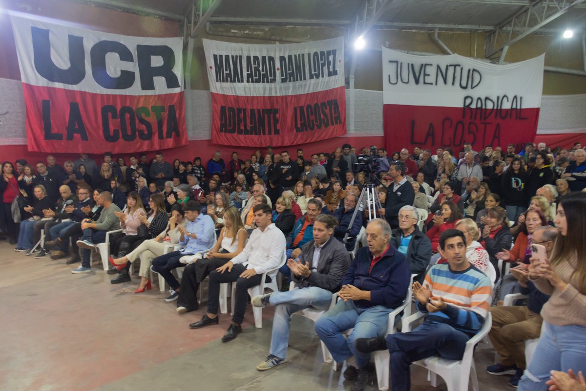 LopezDeGaetano's tweet photo. EL FUTURO NO ES LO QUE VA PASAR, EL FUTURO ES LO QUE VAMOS HACER

Anoche vivimos una día inolvidable, con el acompañamiento de muchos vecinos que creen, como nosotros, en que una verdadera transformación es posible y es urgente.
¡Gracias por tanto apoyo! #ElMomentoEsAhora 🇵🇱❤️ https://t.co/rnwzYaW4j9