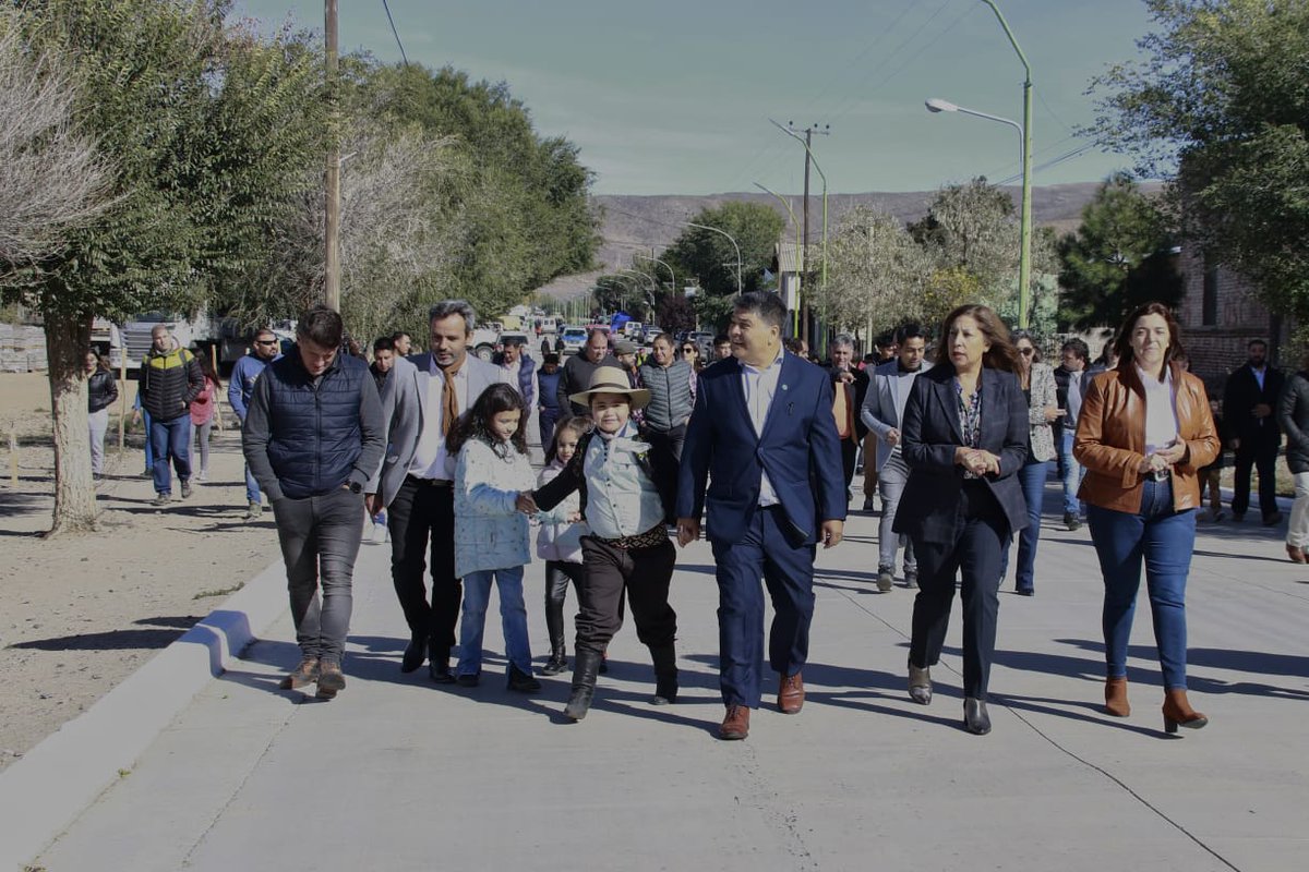 arielavalosrn's tweet photo. Acompañando al intendente Raúl Hermosilla y a toda la comunidad de #Comallo en su 105° aniversario.
¡Felicidades para todas y todos! https://t.co/VOXvYmmJqB