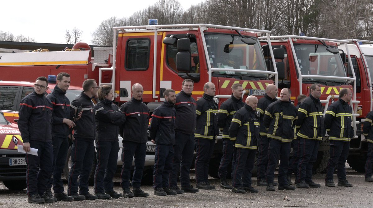 moselle_tv's tweet image. Plus de 100 #sapeurs-#pompiers et 25 engins étaient mobilisés ce vendredi sur le territoire de #Bitche pour un exercice grandeur nature sur le thème des #feux de #forêts. Reportage à venir sur Moselle TV. ⏳
