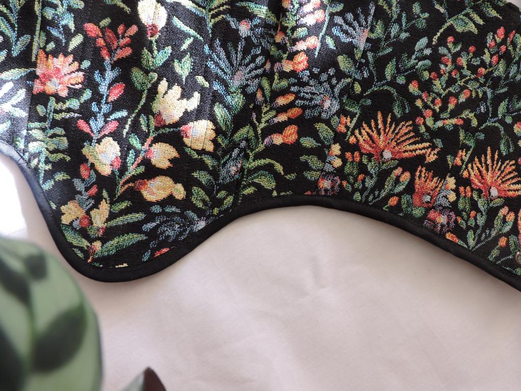 irenethat's tweet photo. Este corset nuevo saldrá mañana en la web, ¿que os parece? Las fotos me las echó Rufi!! ❤️‍🔥🌹 https://t.co/WR4wT7AfdY