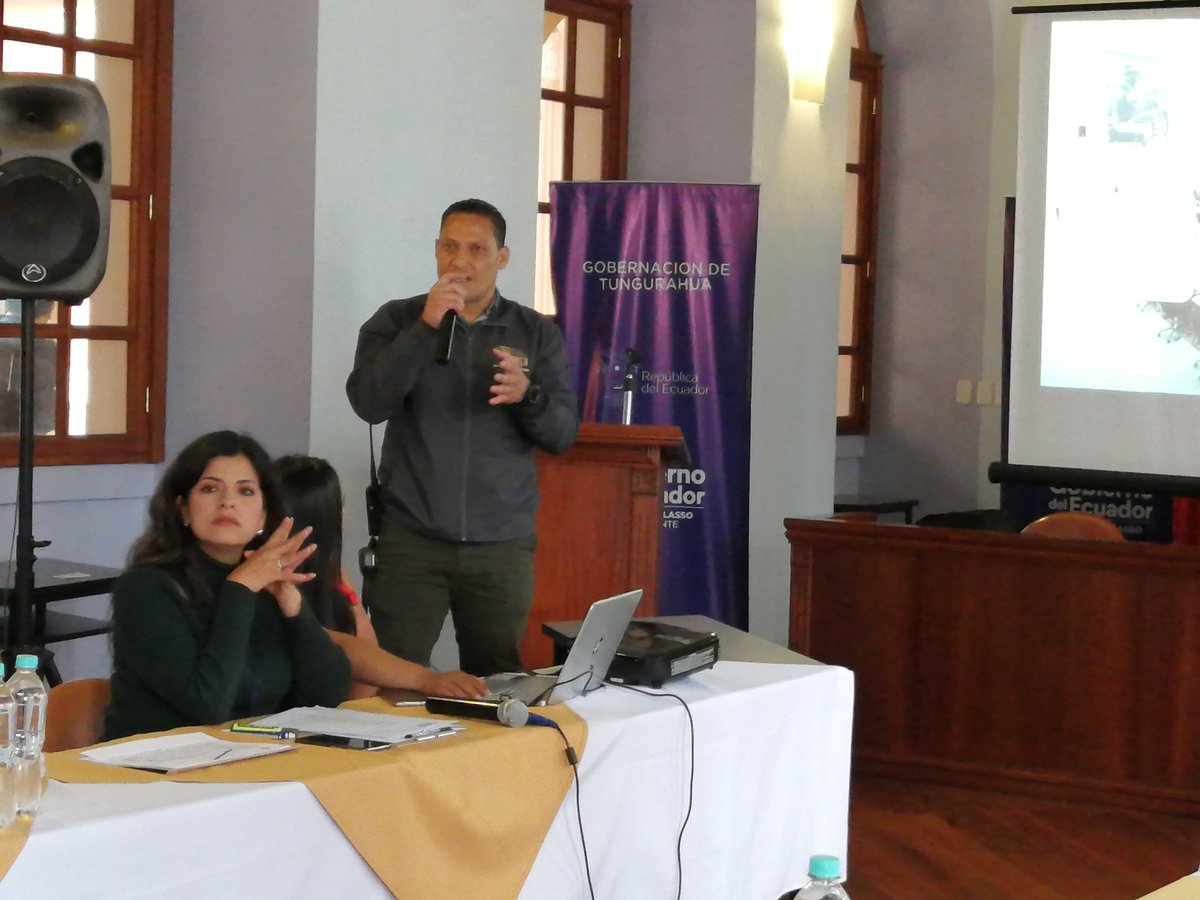 ECU911Ambato's tweet photo. [AHORA]

@JosLuisChamor19, Director Zonal de Operaciones del #ECU911 participa de la reunión liderada desde la @GoberTungurahua, aquí se presentan estadísticas para la toma de decisiones de seguridad en la provincia.

#ElECU911EsNuestro https://t.co/4BqZch8Fqs