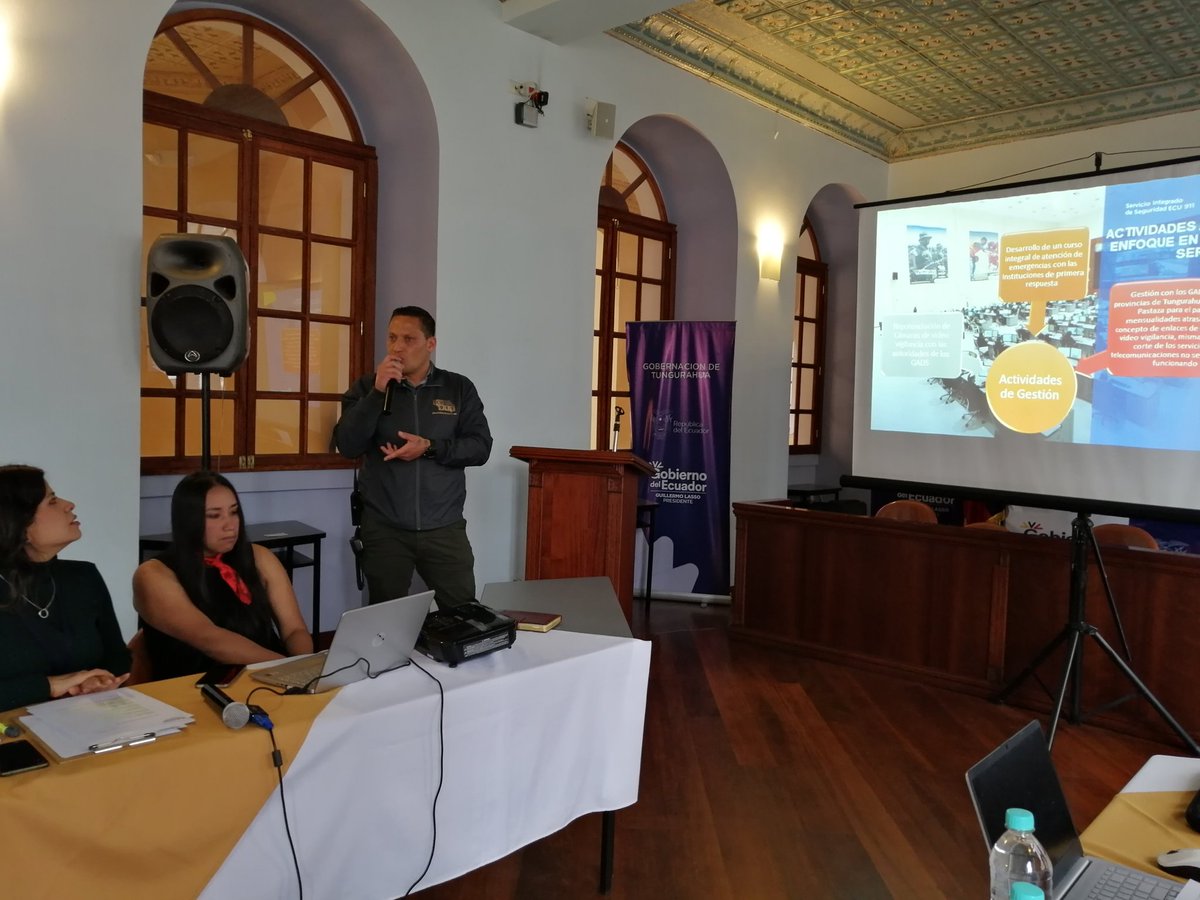 ECU911Ambato's tweet photo. [AHORA]

@JosLuisChamor19, Director Zonal de Operaciones del #ECU911 participa de la reunión liderada desde la @GoberTungurahua, aquí se presentan estadísticas para la toma de decisiones de seguridad en la provincia.

#ElECU911EsNuestro https://t.co/4BqZch8Fqs