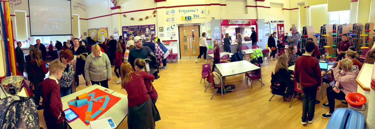 ysgolbroallta's tweet image. Am ffordd i orffen y tymor- drwy ddathlu ein dysgu am #yblitz gyda lwyth o’n ffrindiau a theuluoedd! Diolch yn fawr am eich cefnogaeth! 👏 i #ypwllglo am fod yn wych wrth drafod eu dysgu! @Cornerstonesedu @EAS_Cymraeg @EAS_Humanities #googlesites #sphero #ailryfelbyd #kahoot