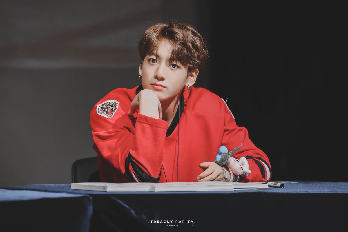 TreaclyR's tweet photo. #AprilFool 🤪
#JUNGKOOK https://t.co/kLOwY1MCkM