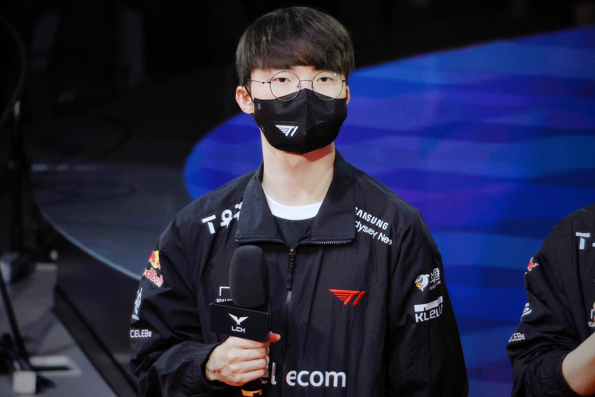 TOUCH•DOWN tweet media