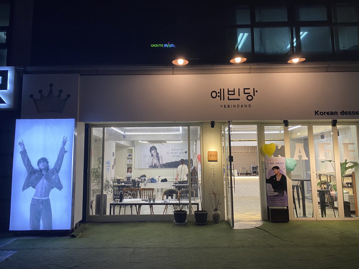 cataleya_jk01's tweet photo. This is so lovely… Jungkook’s Korean fan @hyunn_eee has hosted a special fan cafe event from the 1st to 14th of April for Jungkook to be held in Cafe Yebindang which right across the Calvin Klein Ads in Seongsu-dong, Seoul South Korea. 

JUNGKOOK WORLD DOMINATION   #JUNGKOOKxCALVINKLEIN