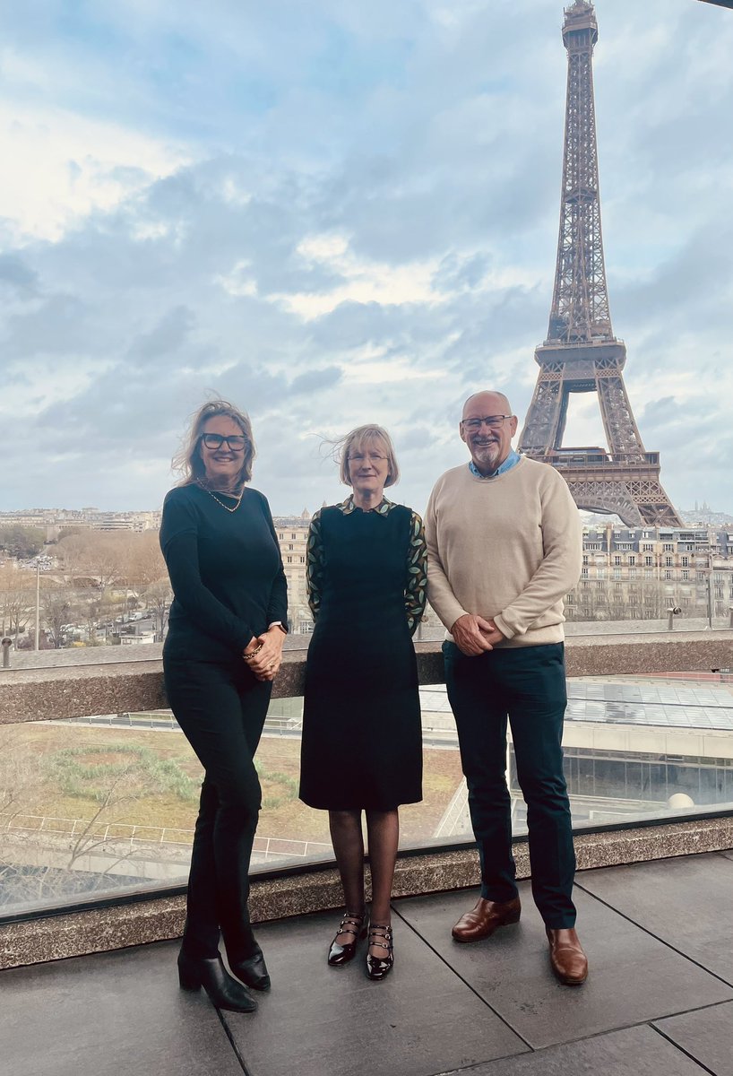 Formidable d’accueillir <a href="/AllanSparkes/">Al Sparkes CV,OAM</a> et Deborah Swain à l’Ambassade pour célébrer leur trentième anniversaire de mariage; ils sont parmi les derniers couples à avoir été mariés à l’Ambassade, nos Consuls à l’époque ayant été en mesure d’organiser les cérémonies de mariage 💍🍾