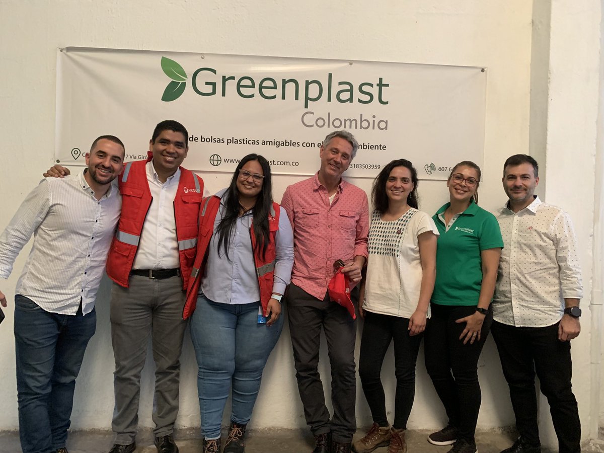 greenplastcol's tweet photo. Greenplast Colombia, recibió la visita de representantes de la empresa @Veolia_Co con el fin de conocer nuestra fábrica, y así  lograr alianzas estratégicas, que nos permitan ayudar al medio ambiente por medio de la economía circular! 
3,2,1 recicla ♻️ #Greenplastcol https://t.co/QZCCl2Gc7p