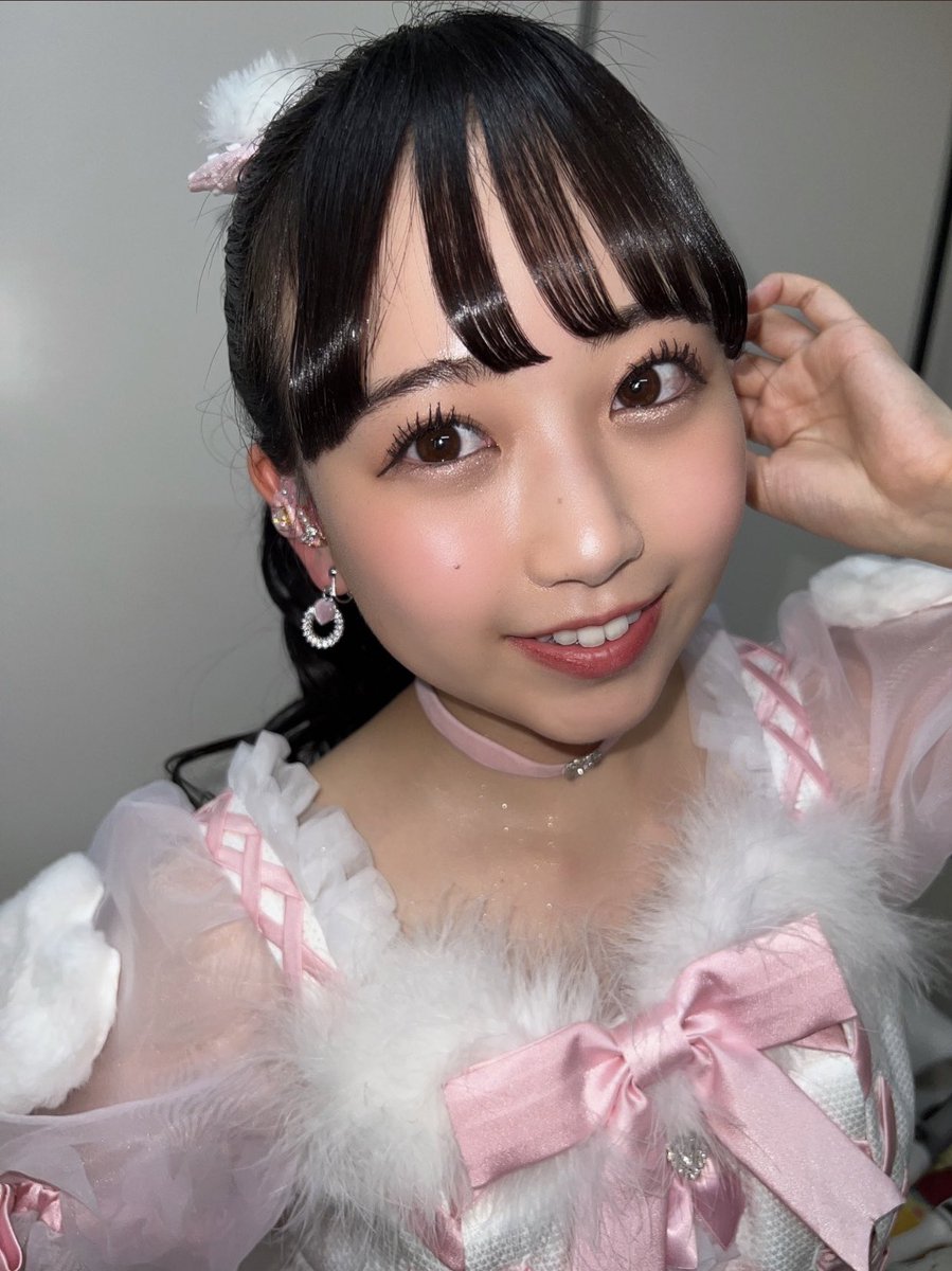muk___256's tweet photo. 表紙・背表紙作成させていただきました🌟
💗こだわりポイント💗
♡実際の衣装に似た生地（探しまくった）
♡チョーカー

つづく https://t.co/py0eotsFi9