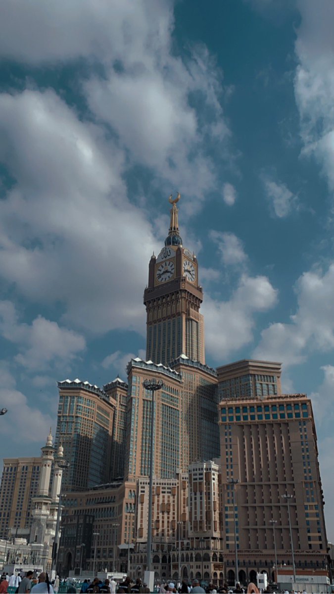 #يوم_Iلجمعه   ﷽ 
﴿ إنَّ اللَّهَ وَمَلَائِكَتَهُ يُصَلُّونَ عَلى النَّبِيِّ يَا أَيُّهَاالَّذِينَ آَمَنُوا صَلُّوا عَلَيْهِ وسَلِّمُوا تَسْليمًا ۝ ﴾