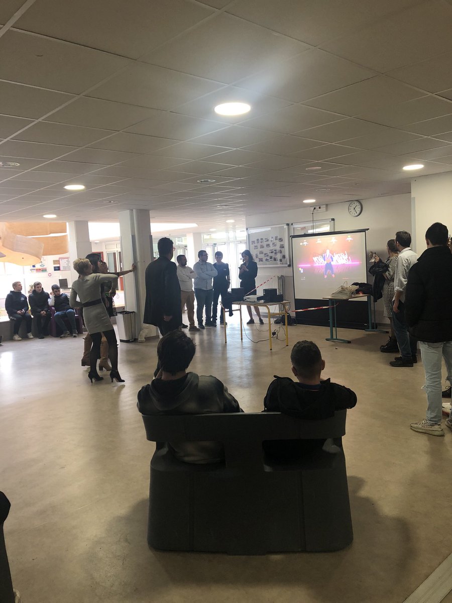 LPEiffel's tweet photo. Clôture de la semaine de la persévérance au lycée Gustave Eiffel au programme Raqqball, just dance, journée de l’élégance et pour finir la semaine match de football élèves / professeurs merci à tous et à la vie scolaire pour l’organisation de cette semaine ! https://t.co/YSLN8Z7ZoL