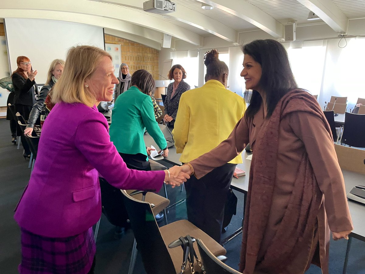 NorwayMFA's tweet photo. FM @AHuitfeldt: 
Delighted to discuss current international challenges &amp; women's participation w/the 25 female ambassadors posted in Norway.

Half of Norway's ambassadors are women. Women's participation at all levels of the labour force is a result of choices, politics &amp; choices https://t.co/Hh70z0QQxm