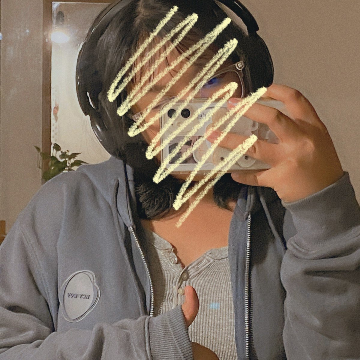 haotelier's tweet photo. act: boy hoodie came home ! 🎧🪄🪐 https://t.co/XHLDHQ8Xh4