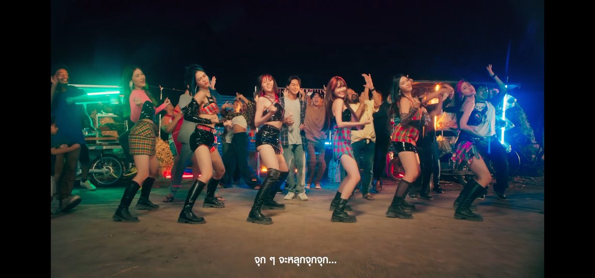 may_maytw's tweet photo. ได้เพลงเปิดสงกรานต์ละ ม่วนหลาย 😝💥
จุกจุกจุกจะหลุกจุกจุก 😆
#GygeeeRAA
#เด็กดื้อย์_MV https://t.co/CrQs8hTgCU
