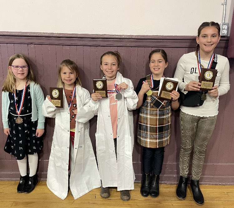 SMES01's tweet image. So proud of all our @SMES01 participants at the @AVRScienceFair! We were even lucky enough to have a few winners! Most of them are pictured below. Thanks to the organizers, students and their families for a great event and for all their hard work! @AVRCE_NS #HandsOnLearning