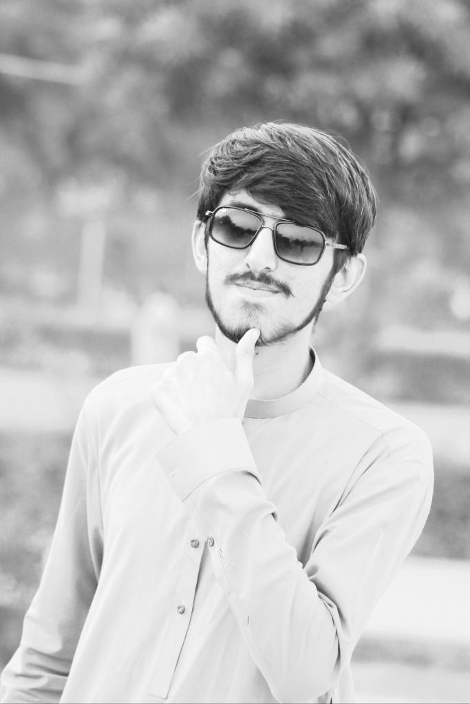 Inayatularahber's tweet photo. Assalamo alaikum 💞!
I m officially 18 Y.O now so I can do now what i can't before properly 😊,
Happy birthday to me 💞
I m just starting from today let's see how much time success take 😉🌹.
#RamadanKareem #cnic #FreedomOfSpeech
#juvenility #18years #startups https://t.co/v51lTQorWG