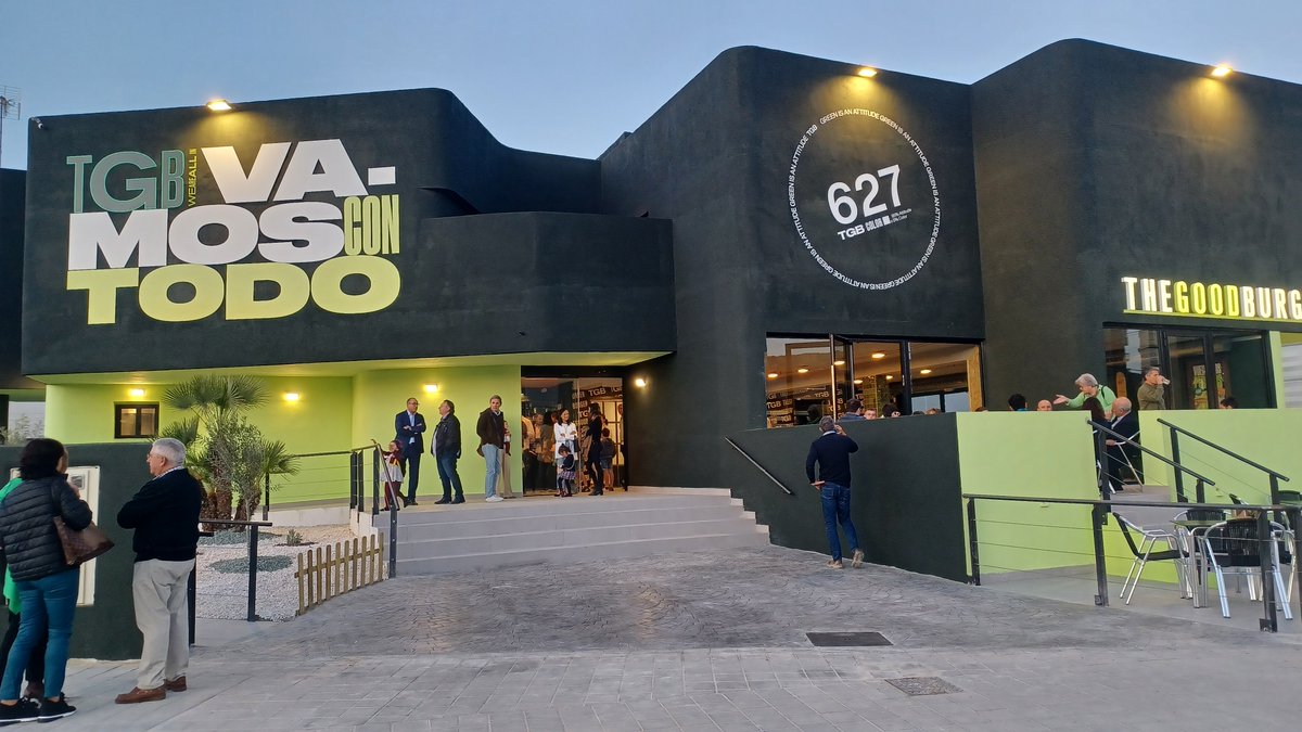 🍔¡Muy entusiasmados con esta gran apertura en #Alicante! Con esta inauguración, nuestra marca de #smashburgers roza los 40 establecimientos en la Comunidad Valenciana💥acortar.link/jXVbNN