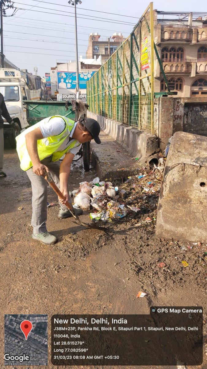 Cleanliness Drive at Pankha Road ( Solanki pul ) 

Date - 31st March 2023 

#ward104 #sitapuri #janakpuri #pankharoad @ipathak25