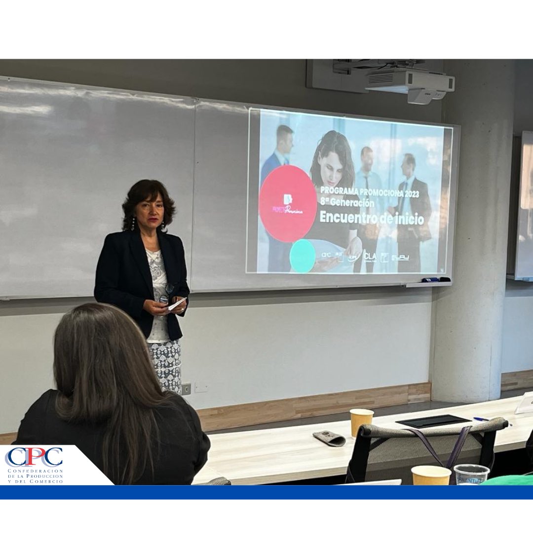 CPCchile's tweet photo. Con la participación 36 ejecutivas y 19 empresas, lanzamos hoy la 8va zversión del #ProgramaPromociona en la @uai_cl.
Fernando Alvear, gerente general de la CPC saluda a las ejecutivas de esta 8va generación.

#CPC
@promocionachile 
@icare_chile 
@minmujeryeg 
@meconomia https://t.co/VLfr8ezKUS